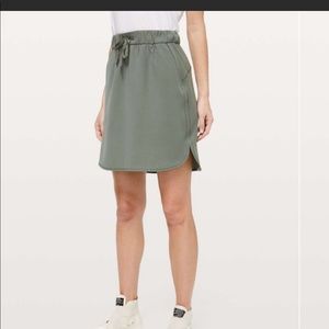 Lululemon On the Fly Skirt Sz 4